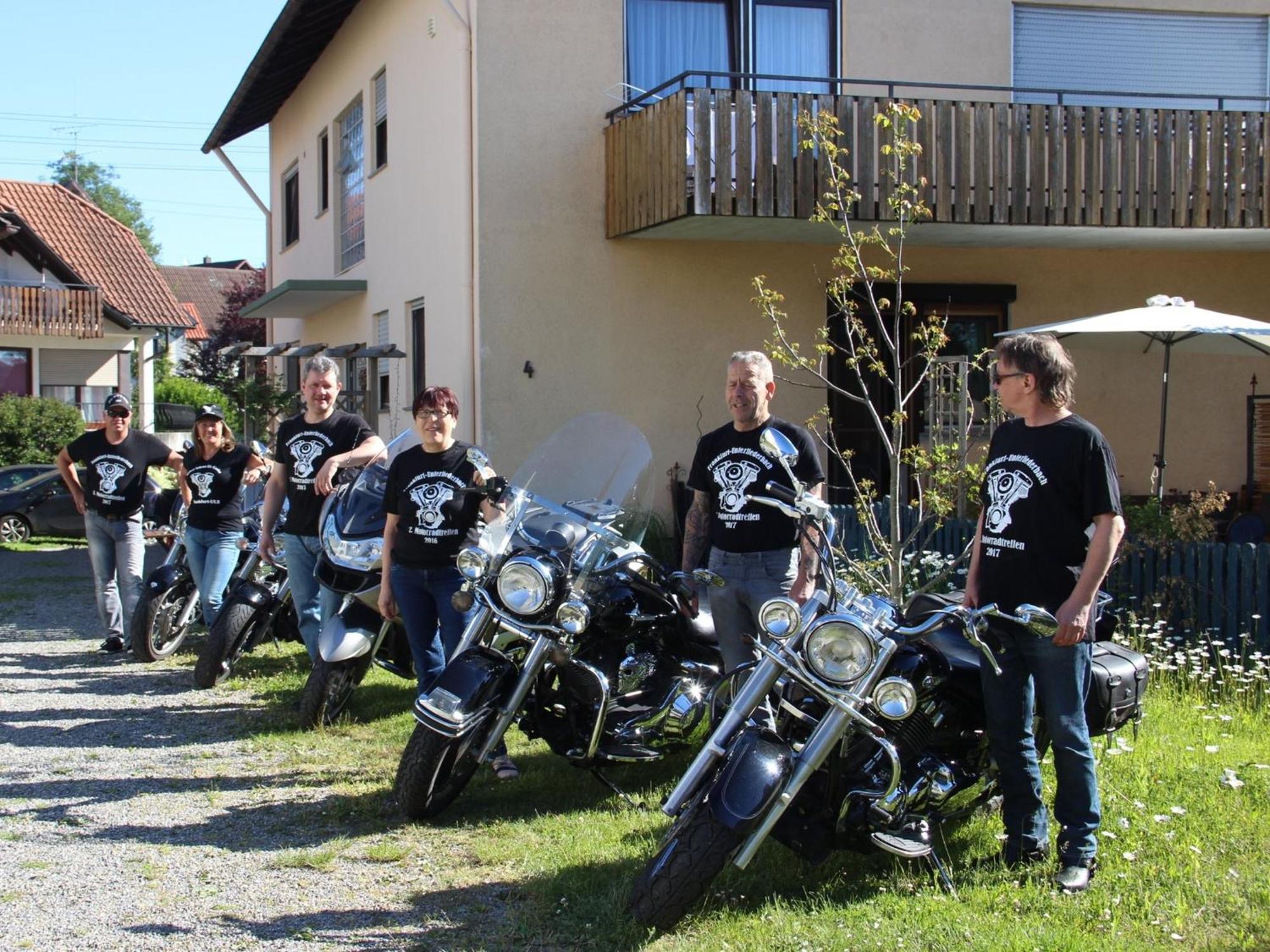 Vronis Ferienwohnungen Muhlingen Exterior foto